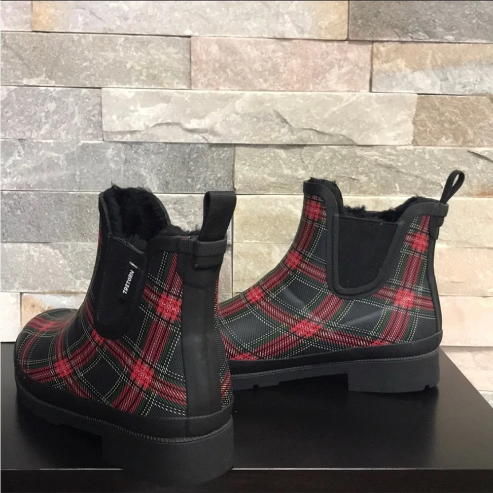 Tretorn Chelsea Rain Boots in Black & Red Plaid size 8 Warm Winter Fur Lined